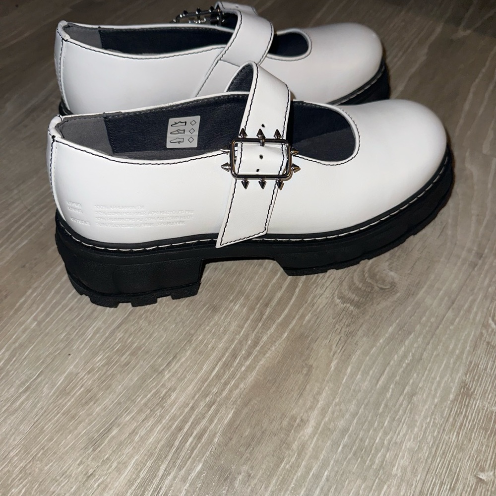 Virón white mary Jane oxfords